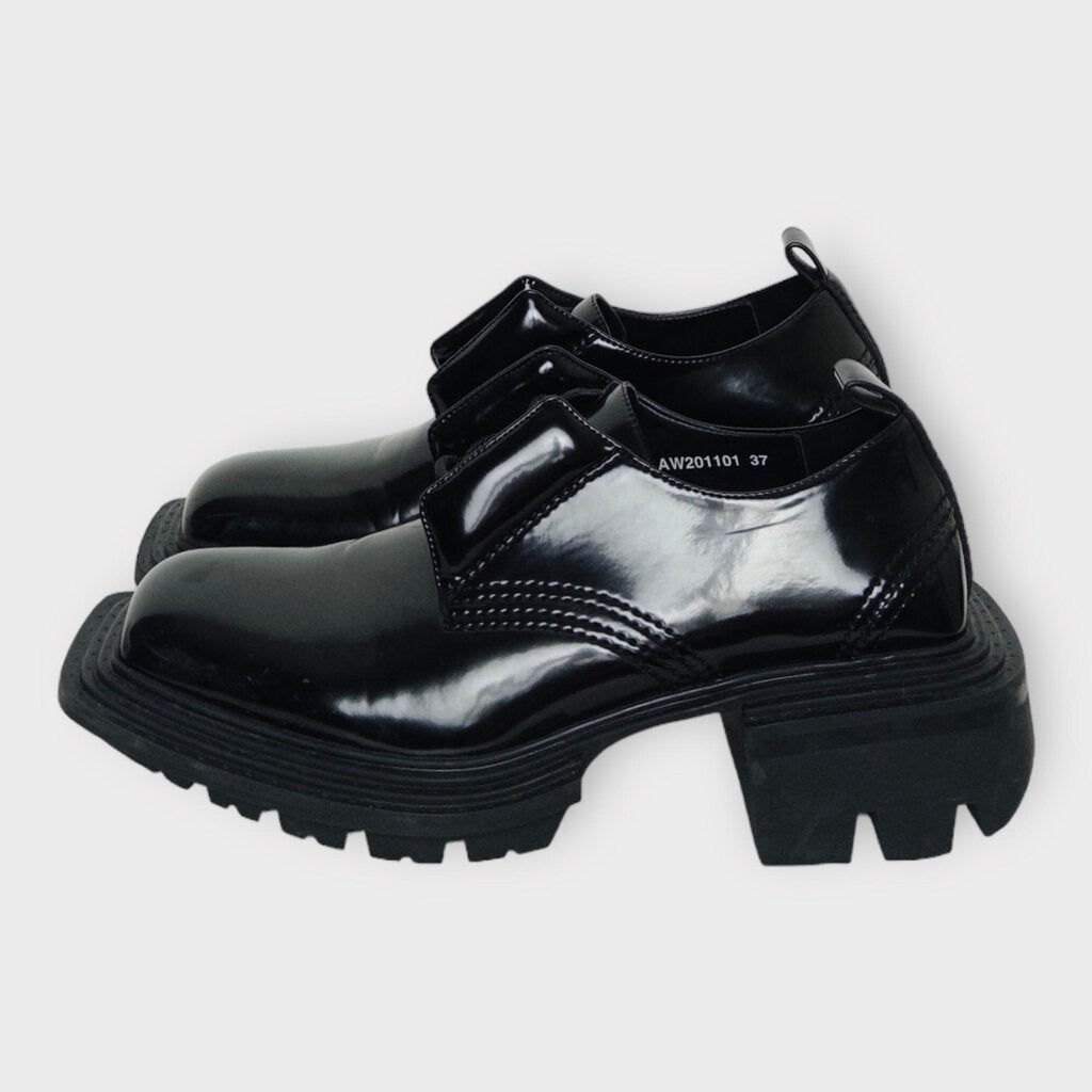 Untitlab Glossy Black Lace Up Reel Derby Shoes