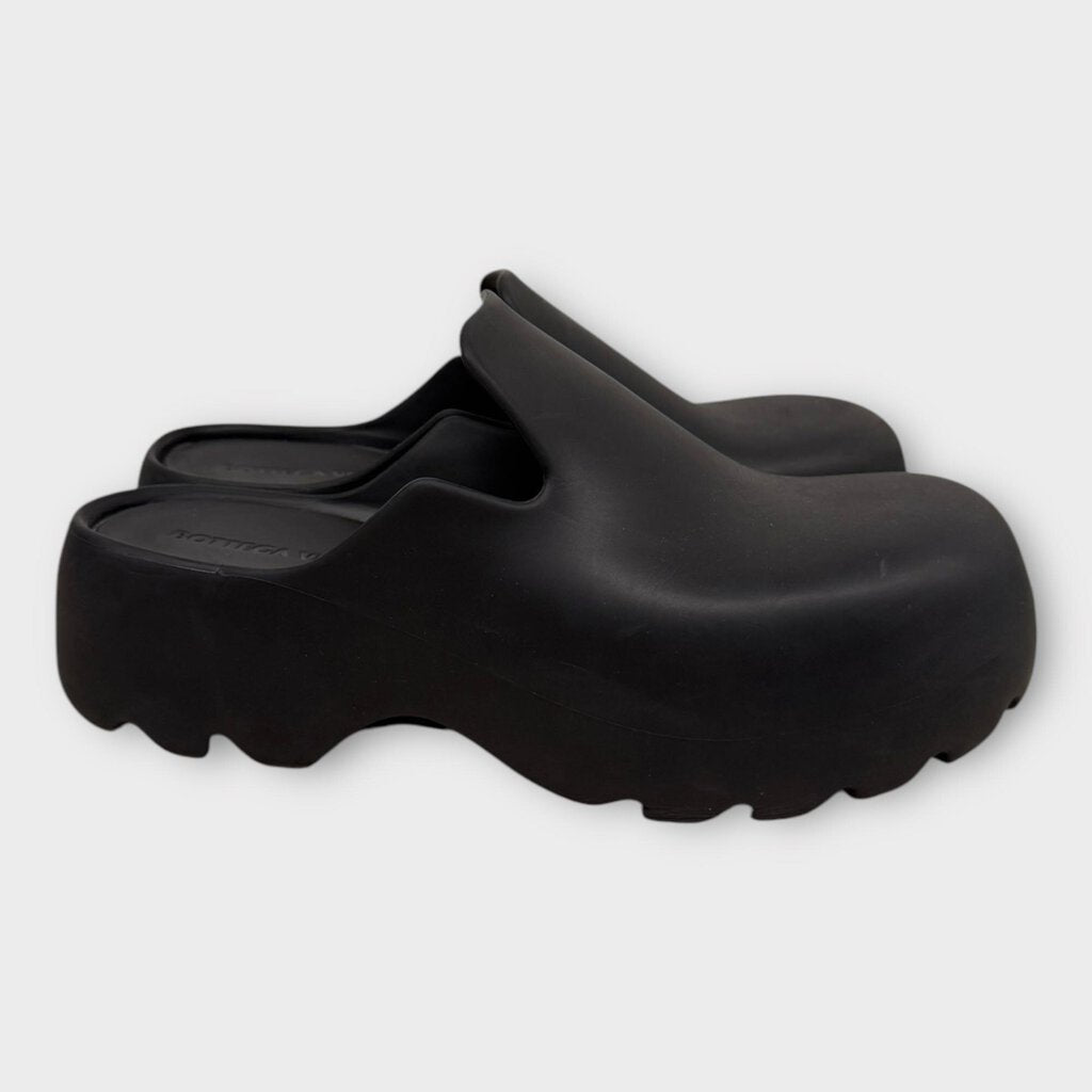 Black Rubber Flash Clog & Box