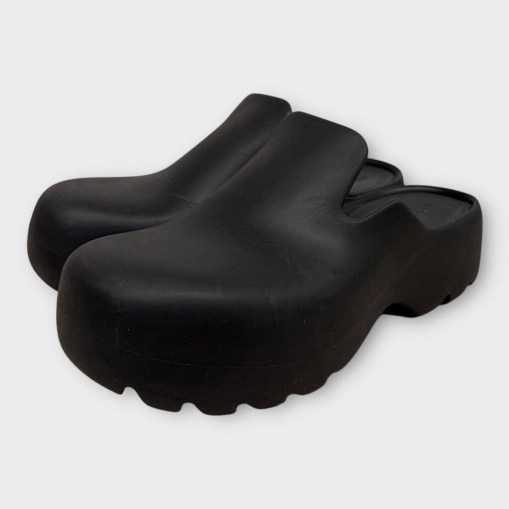 Black Rubber Flash Clog & Box